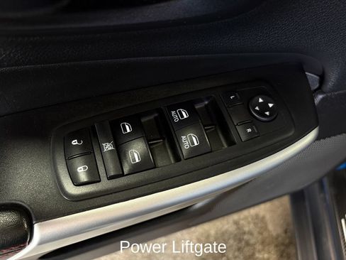 Used 2018 Jeep Cherokee Trailhawk w/ Comfort & Convenience Group AWD/4WD image 11