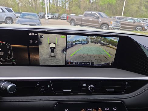 Used 2025 INFINITI QX80 Sensory image 12