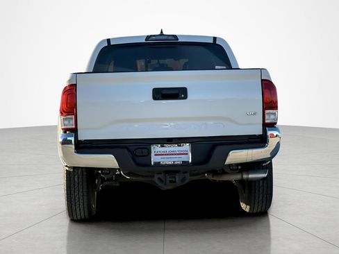 Certified 2017 Toyota Tacoma SR5 image 4