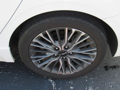 Used 2023 Kia Forte GT-Line w/ GT-Line Premium Package image 8