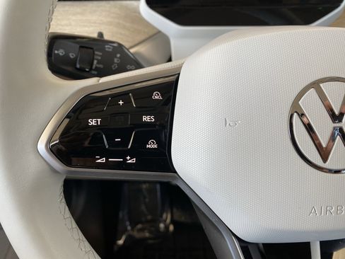 Certified 2025 Volkswagen ID. Buzz 1st Edition RWD image 6