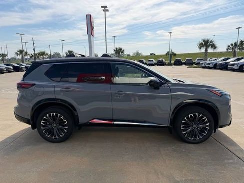 Used 2025 Nissan Rogue Platinum w/ Platinum Premium Package image 6