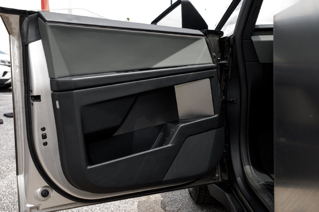 Used 2025 Tesla Cybertruck AWD Crew Cab image 26