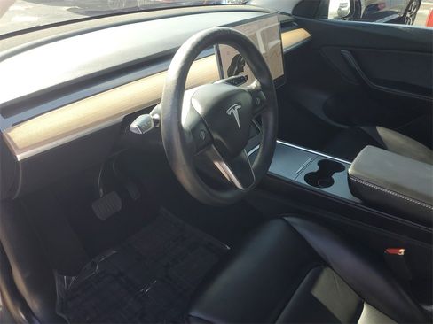 Used 2021 Tesla Model Y Long Range image 22