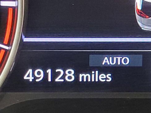 Used 2024 Nissan Rogue SV image 2