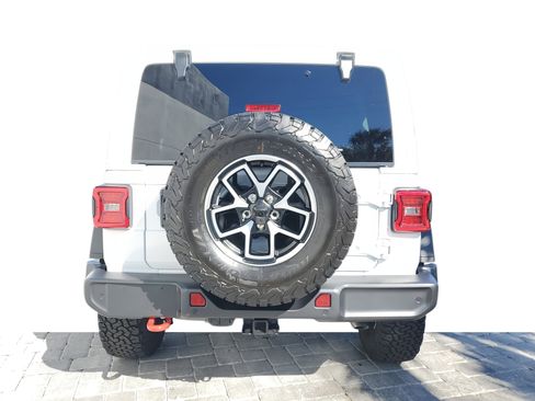 Used 2025 Jeep Wrangler Unlimited Rubicon w/ Safety Group image 5