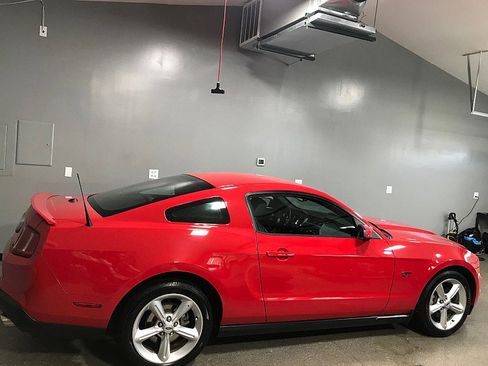 Used 2010 Ford Mustang GT RWD image 3