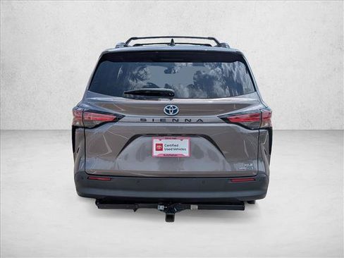 Certified 2022 Toyota Sienna XLE FWD image 6