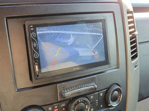 Used 2013 Mercedes-Benz Sprinter 2500 image 22