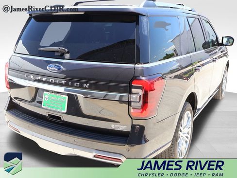 Used 2024 Ford Expedition Limited AWD/4WD image 5