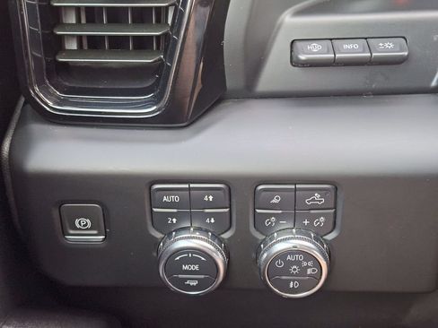 Used 2024 GMC Sierra 1500 AT4 w/ Technology Package AWD/4WD image 28