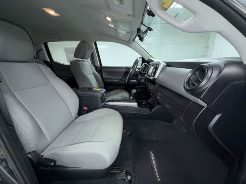 Used 2017 Toyota Tacoma SR5 w/ Tow Package image 12