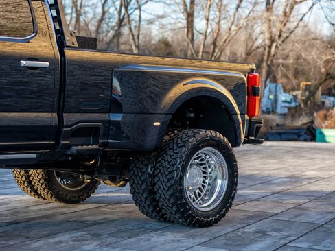 Used 2024 Ford F450 Platinum w/ FX4 Off-Road Package image 5