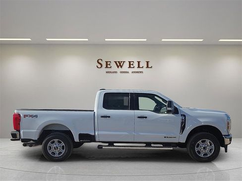 New 2026 Ford F250 XLT w/ FX4 Off-Road Package image 5