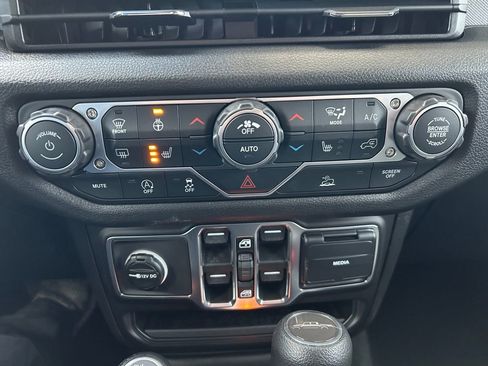 New 2026 Jeep Gladiator Sport image 14