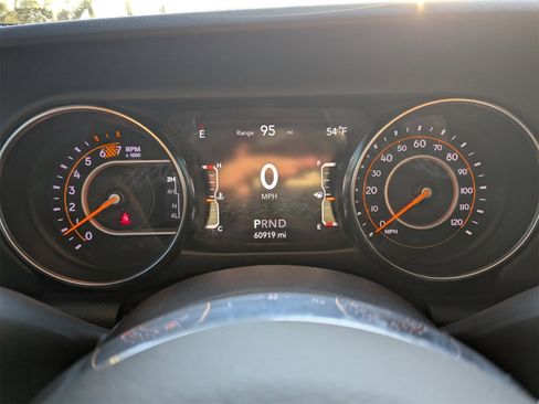 Used 2020 Jeep Wrangler Unlimited Sahara image 30