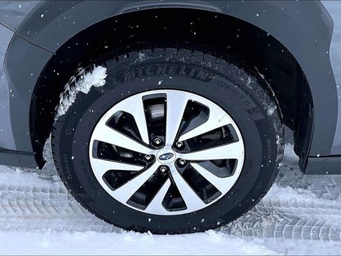 Used 2023 Subaru Outback Premium image 9