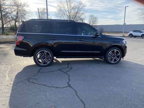 Used 2021 Ford Expedition Limited image 8