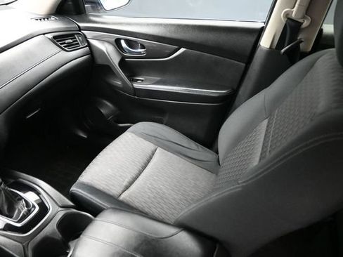 Used 2018 Nissan Rogue SV FWD image 11