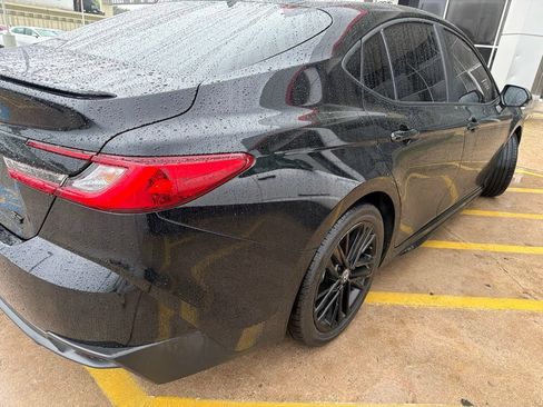 Used 2025 Toyota Camry SE w/ Convenience Package FWD image 5
