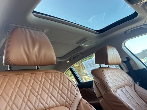 Used 2022 BMW 740i w/ Premium Package image 17