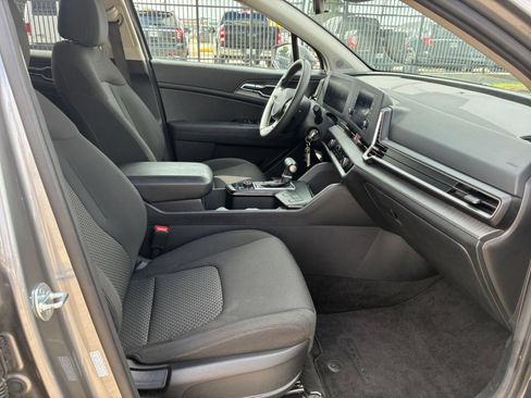 Used 2024 Kia Sportage LX FWD image 30