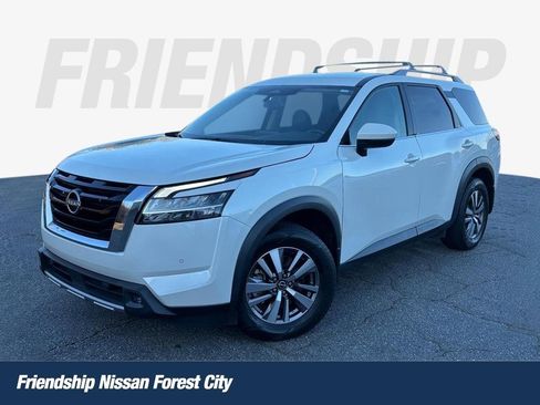 Used 2022 Nissan Pathfinder SL image 1