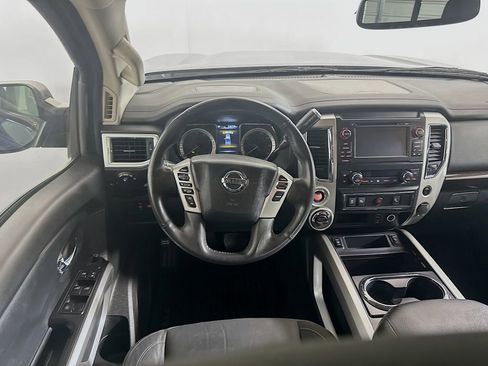 Used 2018 Nissan Titan SV w/ SV Convenience Package image 22