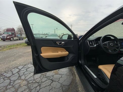 Used 2020 Volvo V60 T5 Cross Country w/ Protection Package Premier image 19