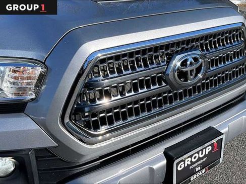 Certified 2017 Toyota Tacoma TRD Sport image 31