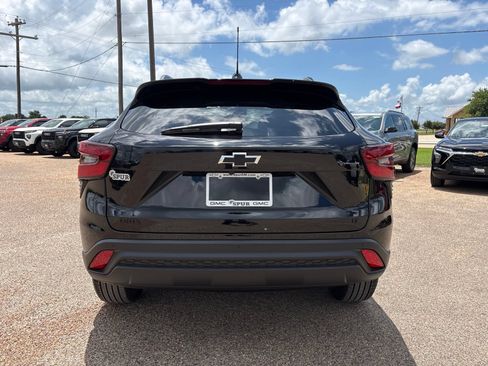 New 2026 Chevrolet Trax LT w/ Driver Confidence Package FWD image 4