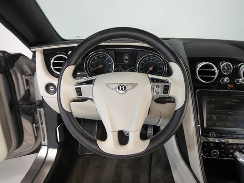 Used 2017 Bentley Continental GT image 24