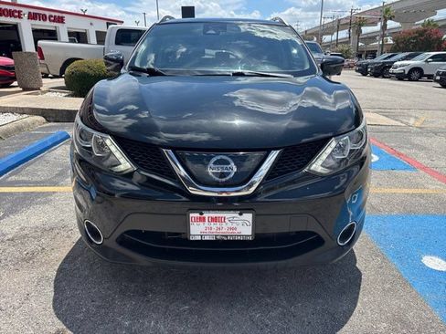 Used 2019 Nissan Rogue Sport SV w/ Technology Package FWD image 2