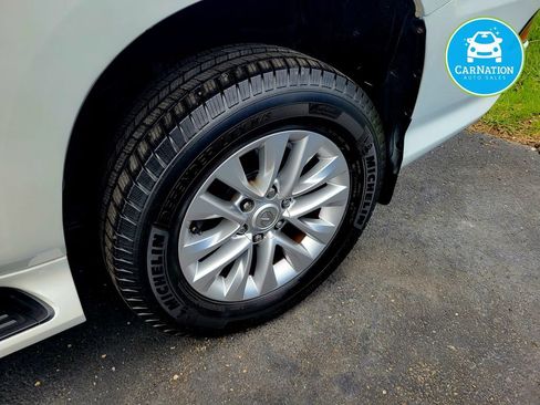 Used 2018 Lexus GX 460 Premium w/ Premium Package image 17