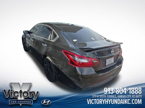 Used 2018 Nissan Altima 2.5 SR w/ SR Midnight Edition FWD image 6