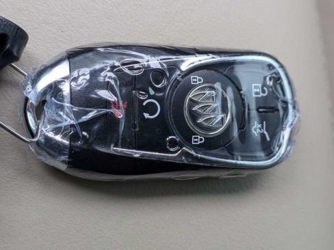 Used 2017 Buick Envision Essence FWD image 32