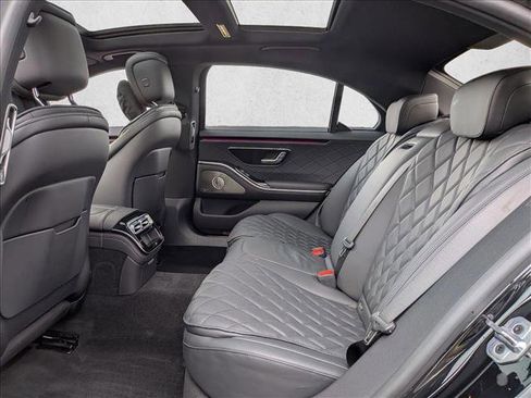 Certified 2025 Mercedes-Benz S 580e 4MATIC Sedan image 22