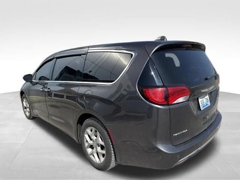 Used 2019 Chrysler Pacifica Touring Plus w/ Tire & Wheel Group FWD image 6