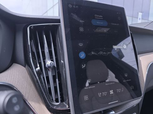 New 2026 Volvo XC60 B5 Core w/ Climate Package image 21