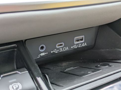 Certified 2025 Subaru Legacy Limited image 30