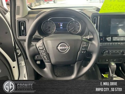 Used 2025 Nissan Frontier S image 15