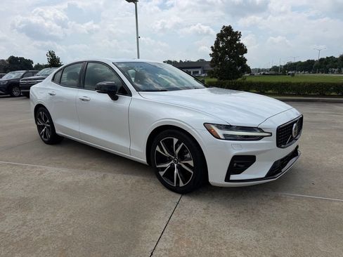Used 2025 Volvo S60 B5 Core FWD image 7