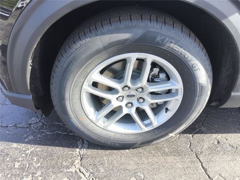 New 2026 Ford Explorer Active RWD image 9