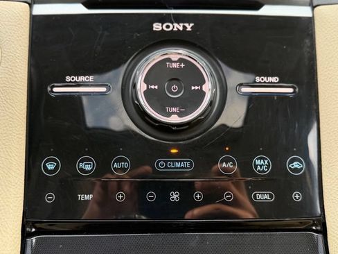 Used 2013 Ford Taurus Limited FWD image 32