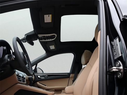 New 2025 Porsche Macan image 35