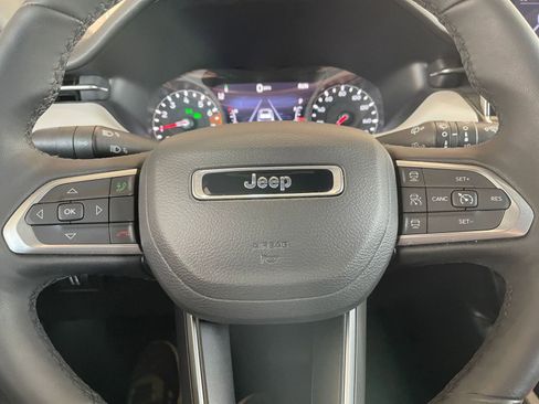 Used 2025 Jeep Compass Limited image 27