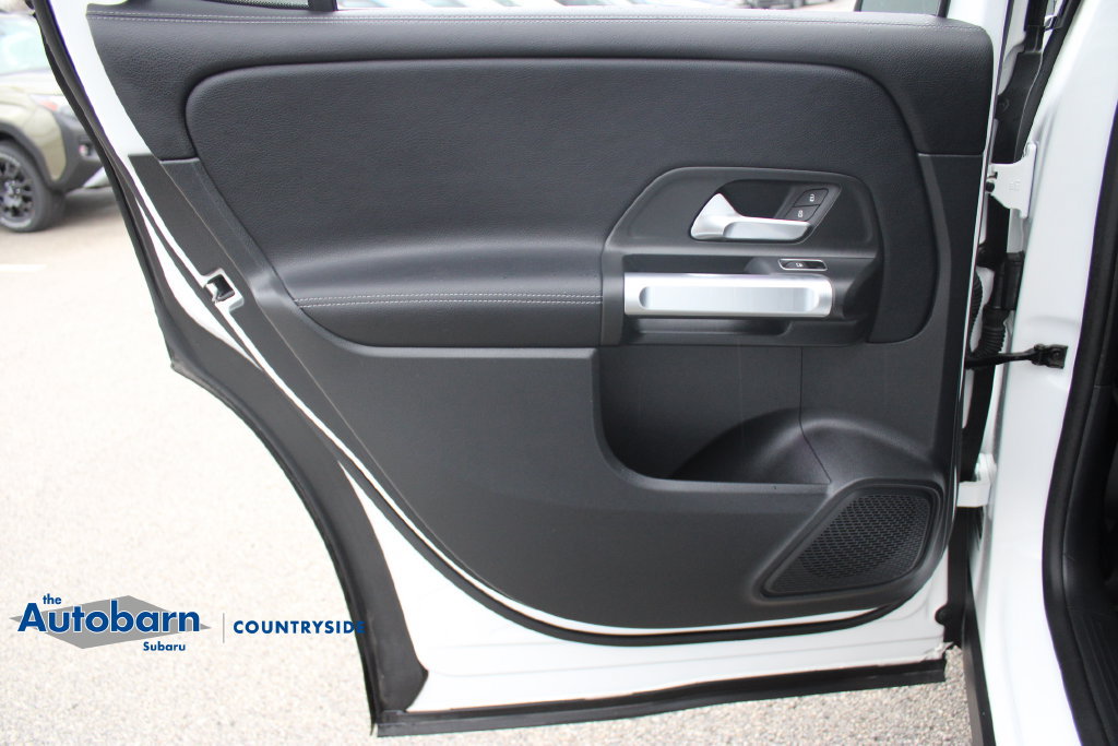 Used 2023 Mercedes-Benz GLB 250 4MATIC w/ Premium Package image 22