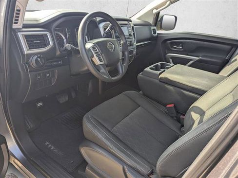 Used 2018 Nissan Titan SV image 9