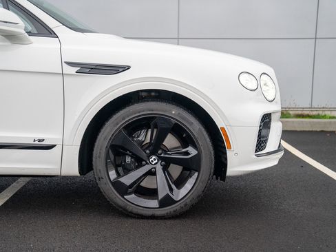 Used 2022 Bentley Bentayga image 9