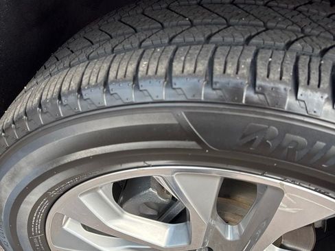 Used 2018 Chevrolet Traverse Premier w/ Driver Confidence II Package FWD image 10